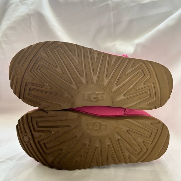UGG Classic Short Pink Waterproof kids Size 2. Used - Picture 5 of 8